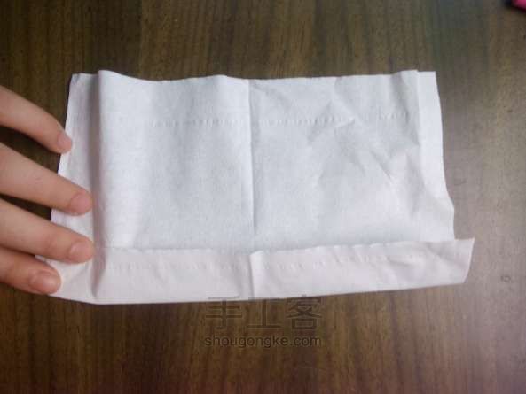 简单易学的纸巾玫瑰折纸方法 第2步