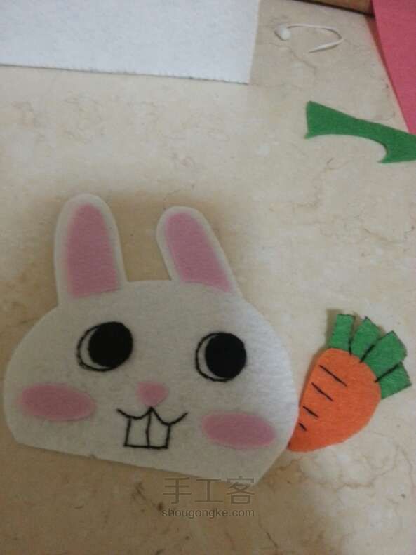 不织布可爱兔子斜挎小包包DIY制作方法 第3步