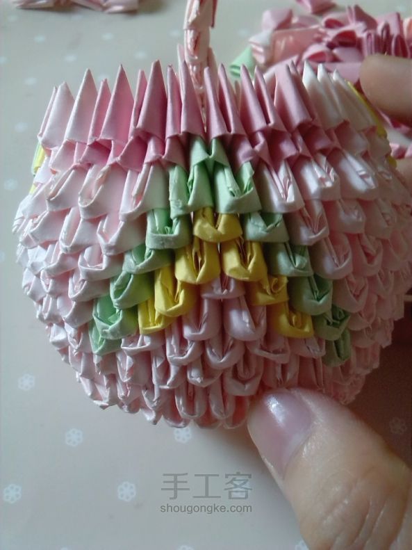 【纸手工】三角片组合折纸浪漫天鹅教程 第19步