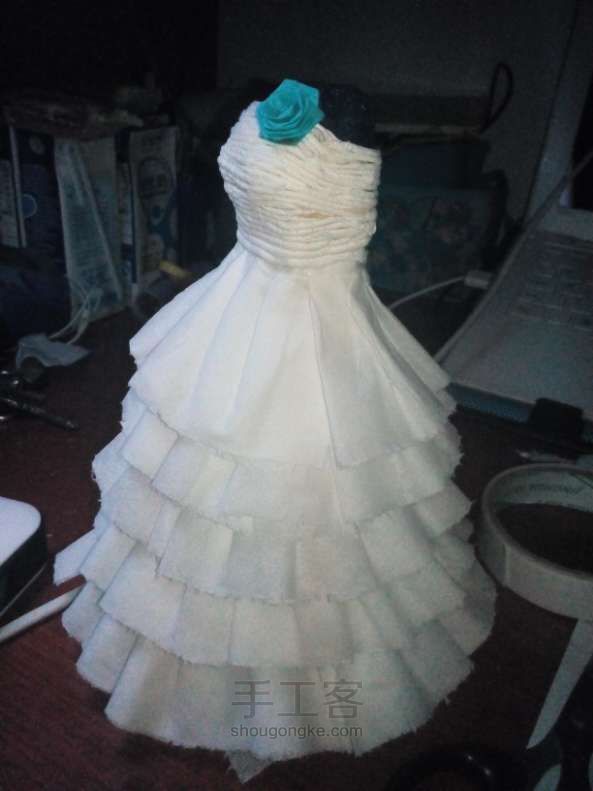 纸巾婚纱，一层一层迭起来的梦手工制作方法 第2步