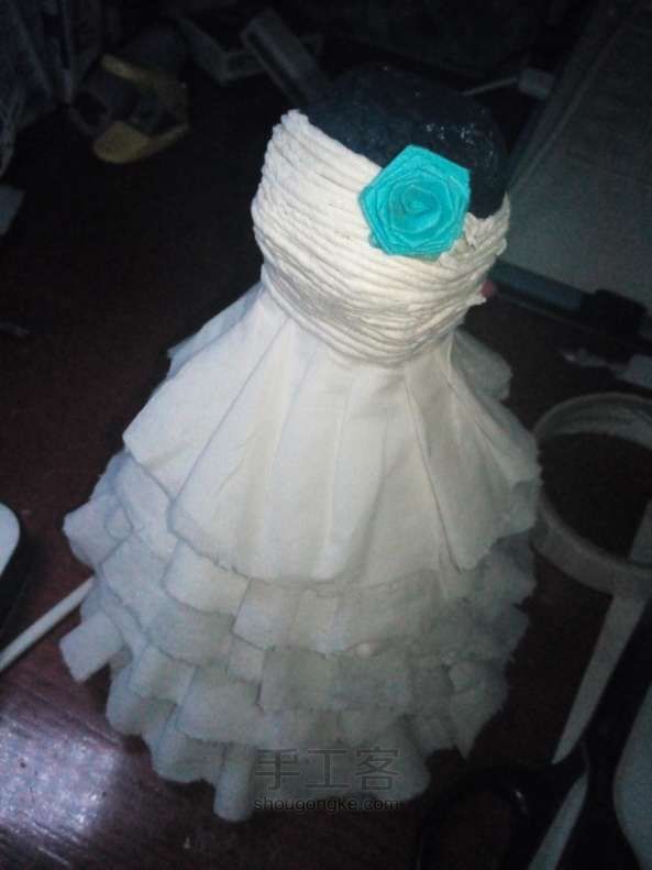 纸巾婚纱，一层一层迭起来的梦手工制作方法 第3步