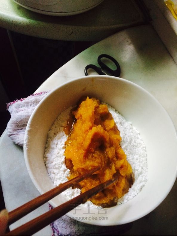妈妈做的南瓜饼～～美食教程 第9步