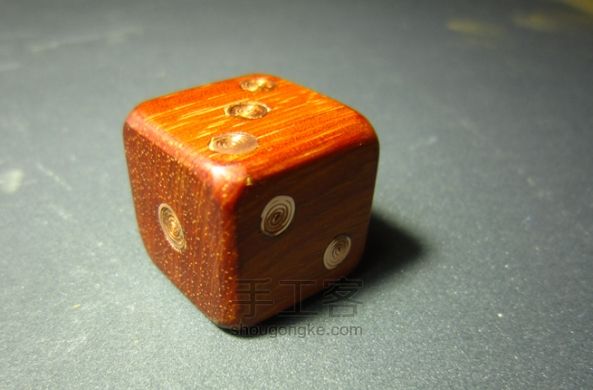 强迫症治疗骰子= =，其实就是个嵌铜丝木骰子手工制作教程 第15步