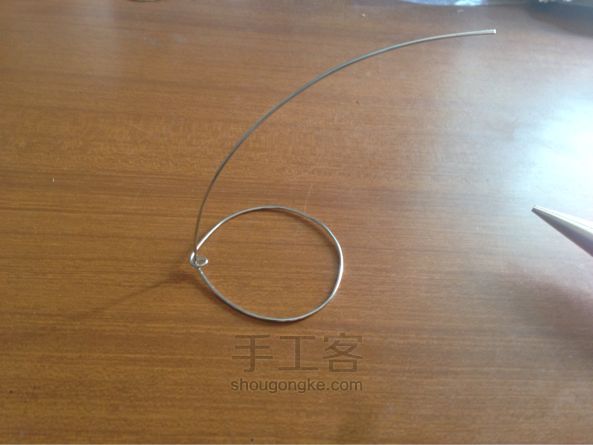 教你制作简单的绕线耳环架 第4步