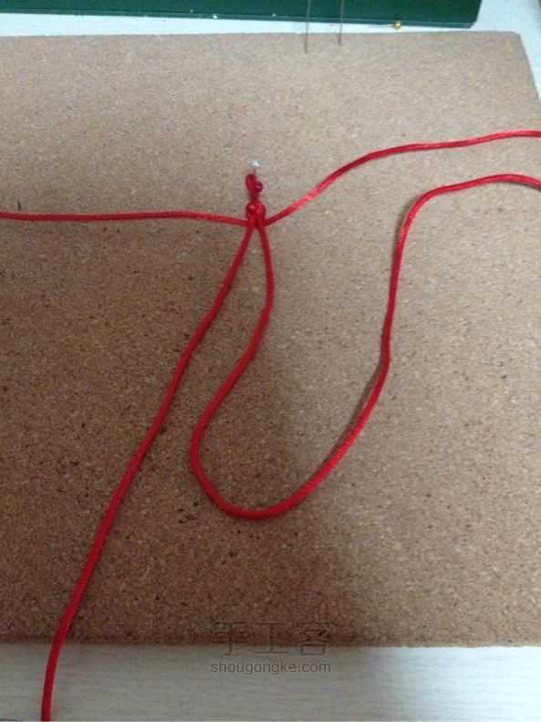 DIY红绳手链之爱的守护 第4步