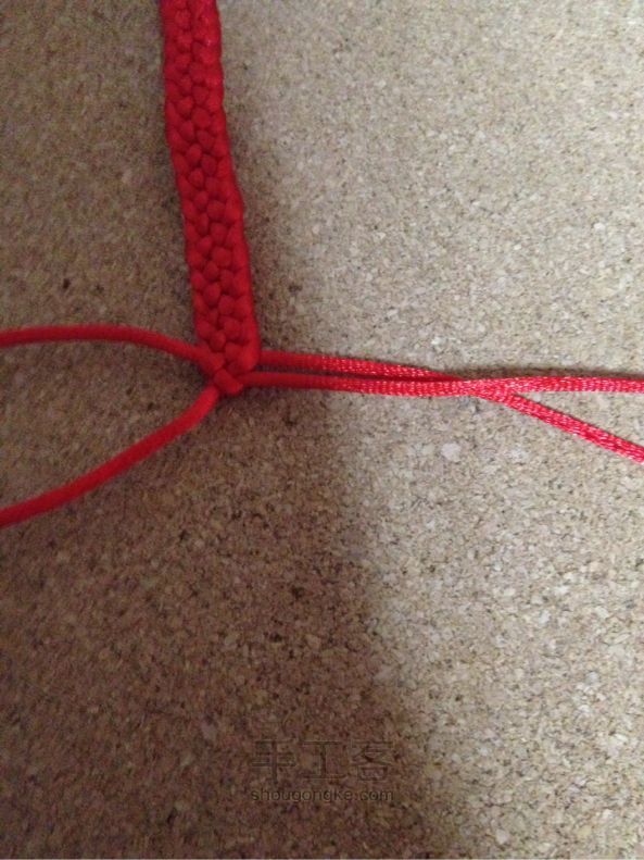 DIY红绳手链之爱的守护 第11步