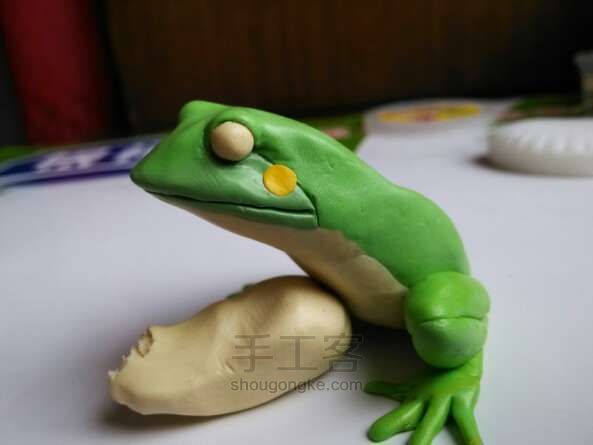 绿色青蛙轻粘土制作方法 第6步