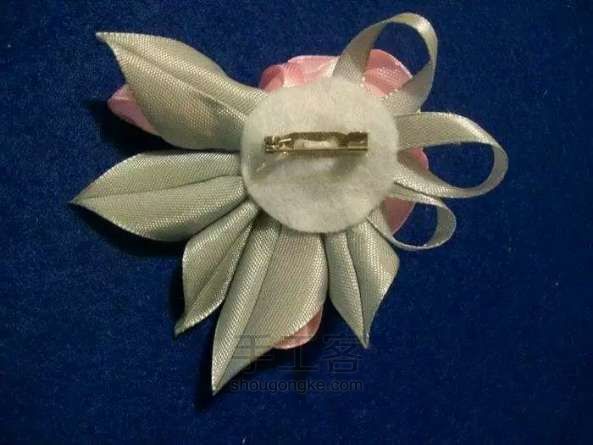 【转】基础教程。玫瑰花胸针的制作。 第11步
