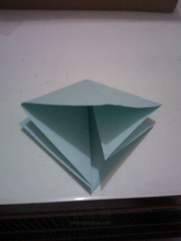 百合折纸方法 第4步