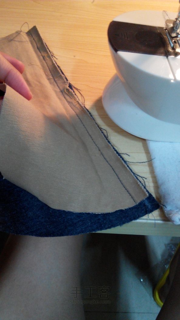 休闲裤+牛仔裤+悉心缝制=奇怪的包包布艺制作教程 第7步
