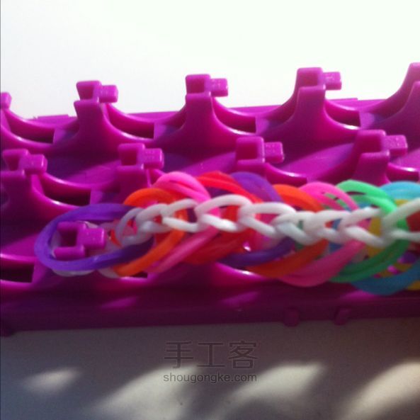 来一发！橡皮筋手链（1）彩虹织机 第11步