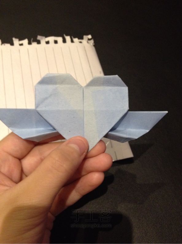 简单的翅膀爱心折纸方法 第20步