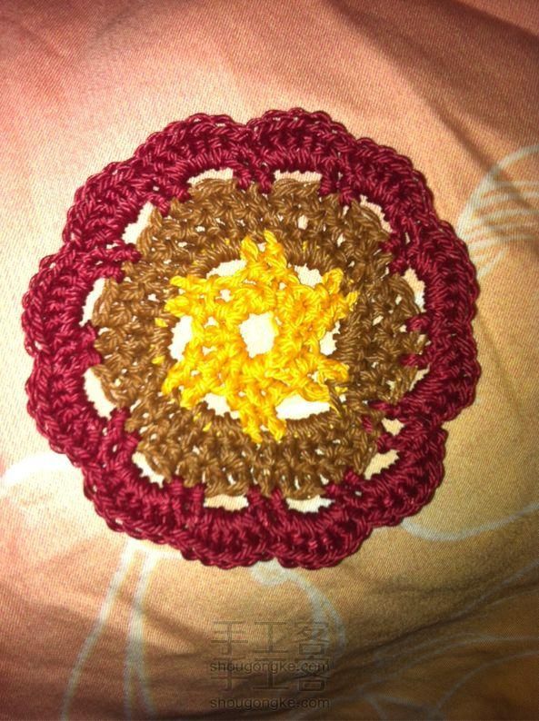 如何用麻绳钩针编织彩虹盘垫