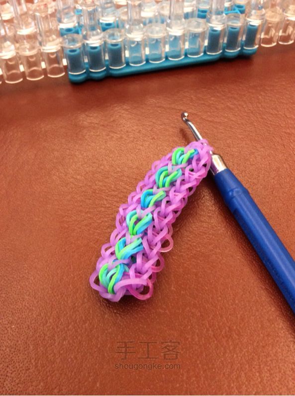 （转）橡皮筋手链 彩虹织机 第19步
