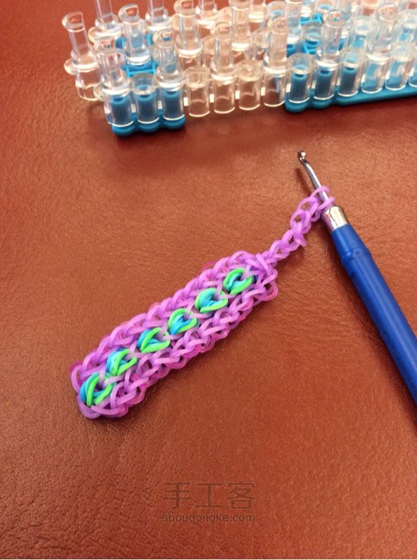 （转）橡皮筋手链 彩虹织机 第20步