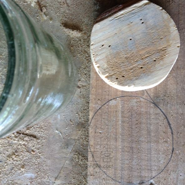 玻璃瓶木盖子制作教程 第2步
