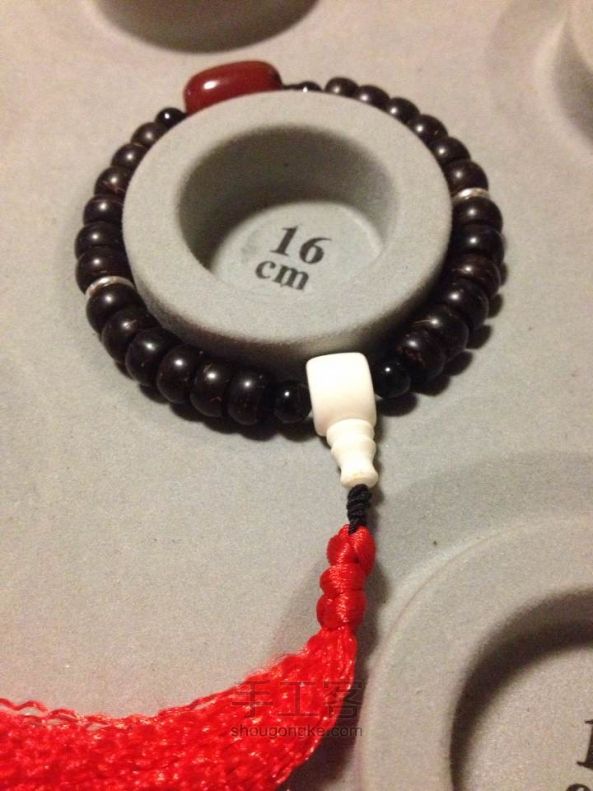 【塔图手工】做了几款手串，椰壳，小叶紫檀DIY方法 第3步