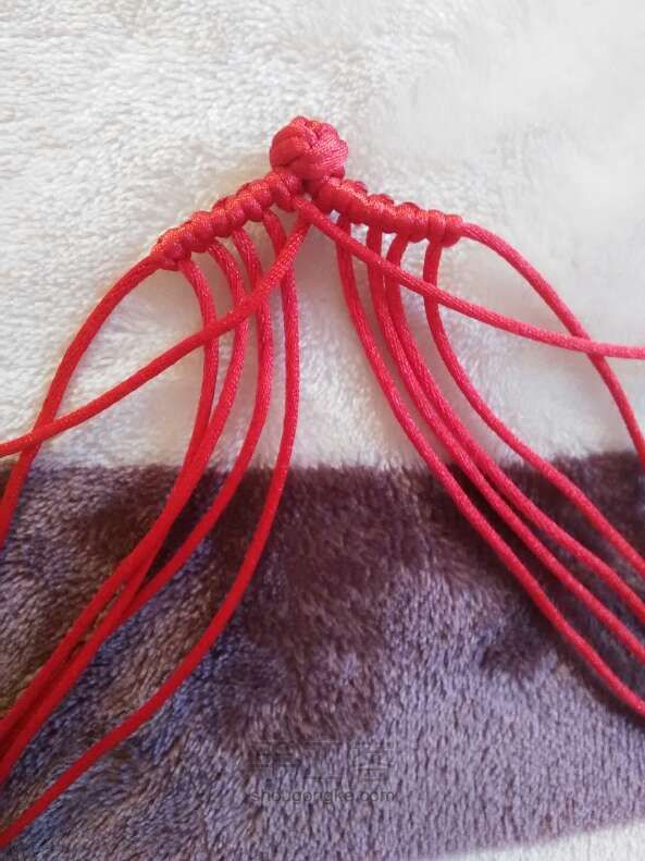 斜卷结系列之红绳小鱼编织制作教程 第5步