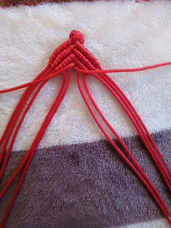 斜卷结系列之红绳小鱼编织制作教程 第7步