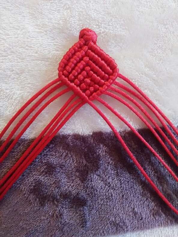 斜卷结系列之红绳小鱼编织制作教程 第10步