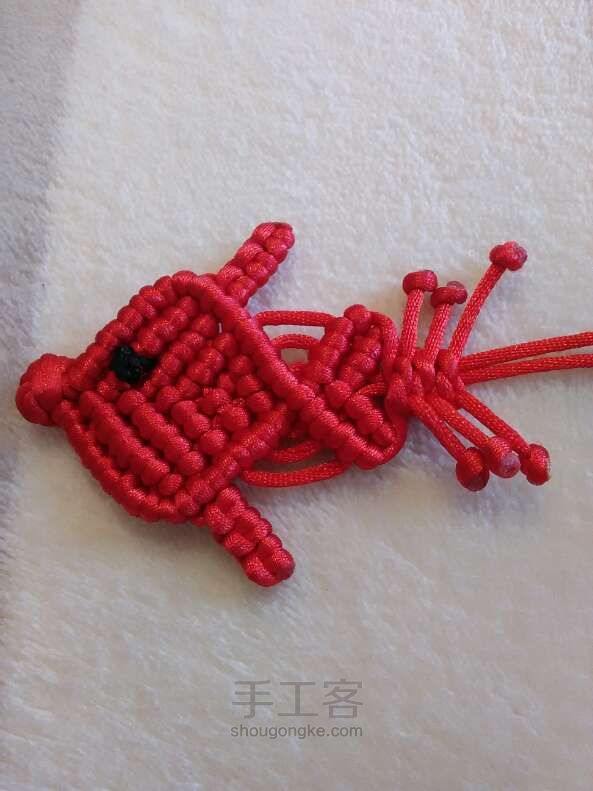 斜卷结系列之红绳小鱼编织制作教程 第17步