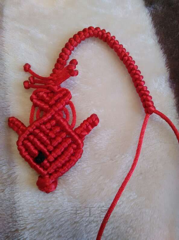 斜卷结系列之红绳小鱼编织制作教程 第18步