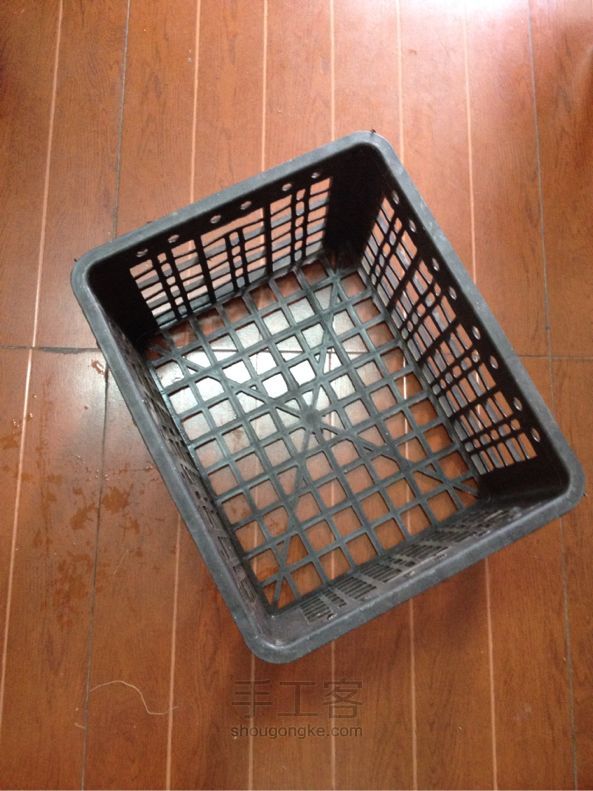 水果篮和旧衣服改杂物等篮 旧物改造 第1步