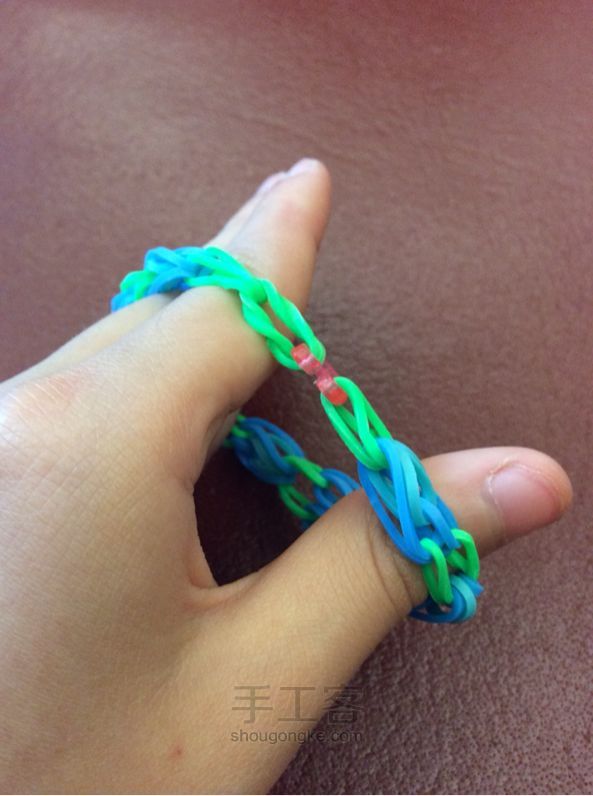 橡皮筋心形手链2 彩虹织机教程 第28步