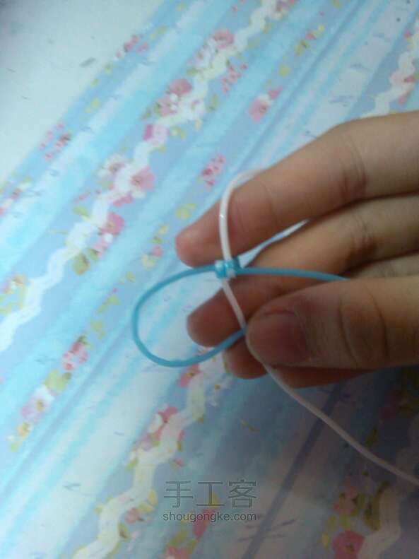 塑料绳编织方法。 第3步