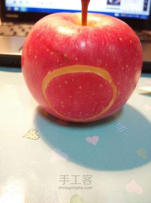创意雕刻教程 你是我的小呀小苹果～😘 第2步