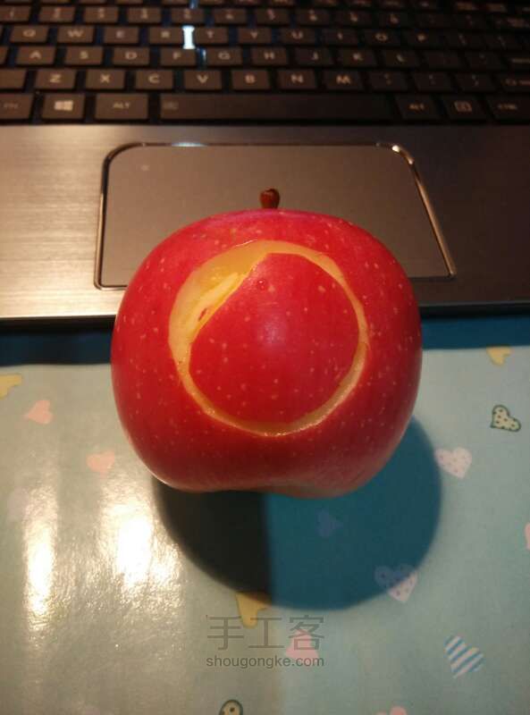 创意雕刻教程 你是我的小呀小苹果～😘 第3步