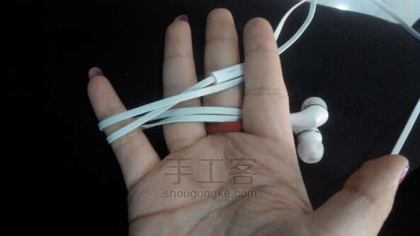 整理耳机线的方法 第2步
