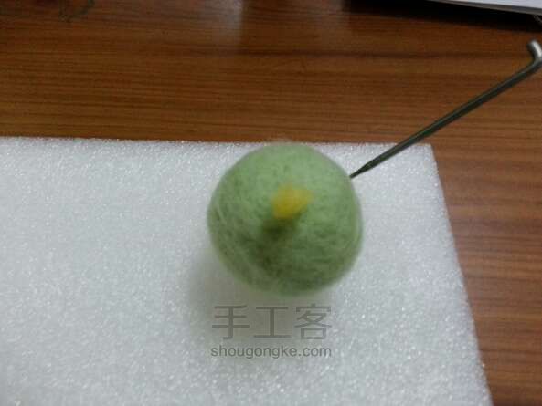 羊毛毡雏菊手机防尘塞教程 第4步