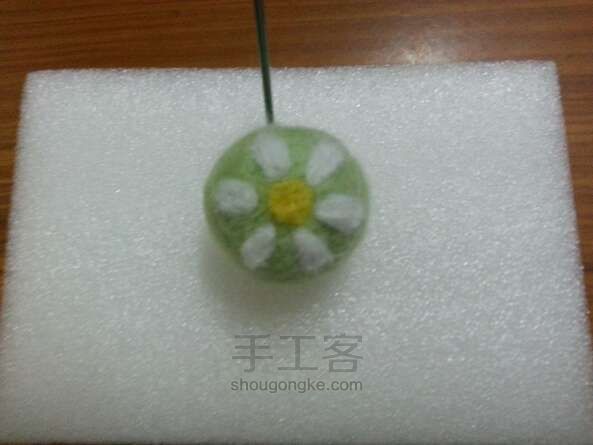 羊毛毡雏菊手机防尘塞教程 第6步
