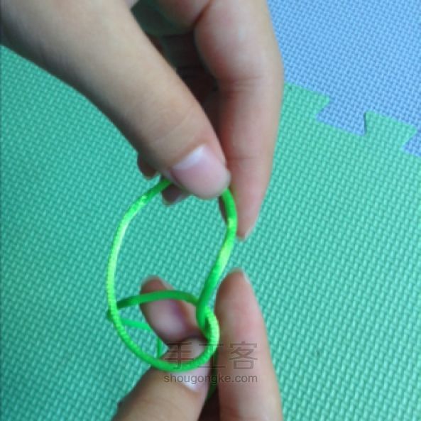 DIY绳编手链 第3步