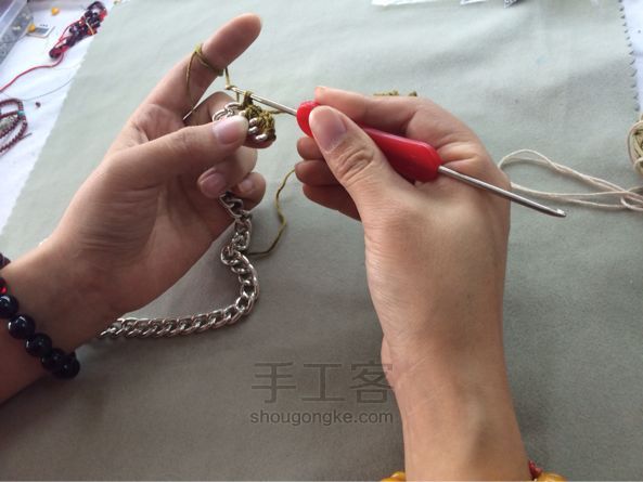 蒂哩哩编织项链教程-冬天里暖暖的饰品 第4步