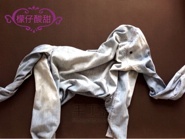 一条旧的牛仔衣还能这么用！ 第1步