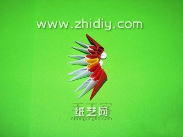 折纸三角插眼镜蛇手工制作教程 第2步