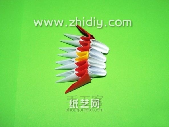 折纸三角插眼镜蛇手工制作教程 第3步