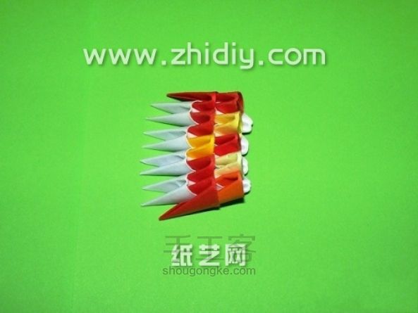折纸三角插眼镜蛇手工制作教程 第4步