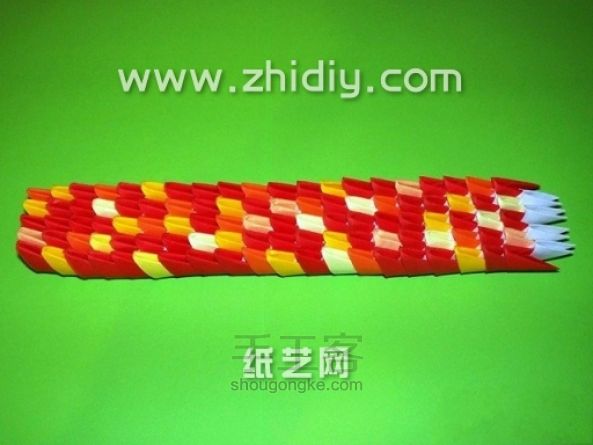 折纸三角插眼镜蛇手工制作教程 第7步