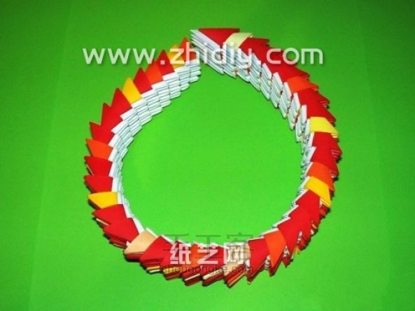 折纸三角插眼镜蛇手工制作教程 第9步