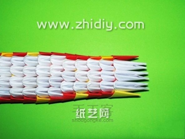 折纸三角插眼镜蛇手工制作教程 第14步