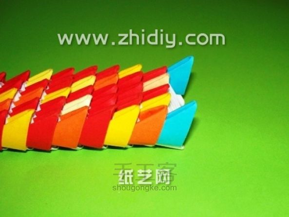 折纸三角插眼镜蛇手工制作教程 第24步