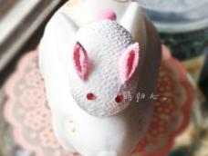 和风的小兔子制作~因为圆圆润润的归心给它取名为馒头兔~像不像一只馒头呢~白白润润好想咬一口~