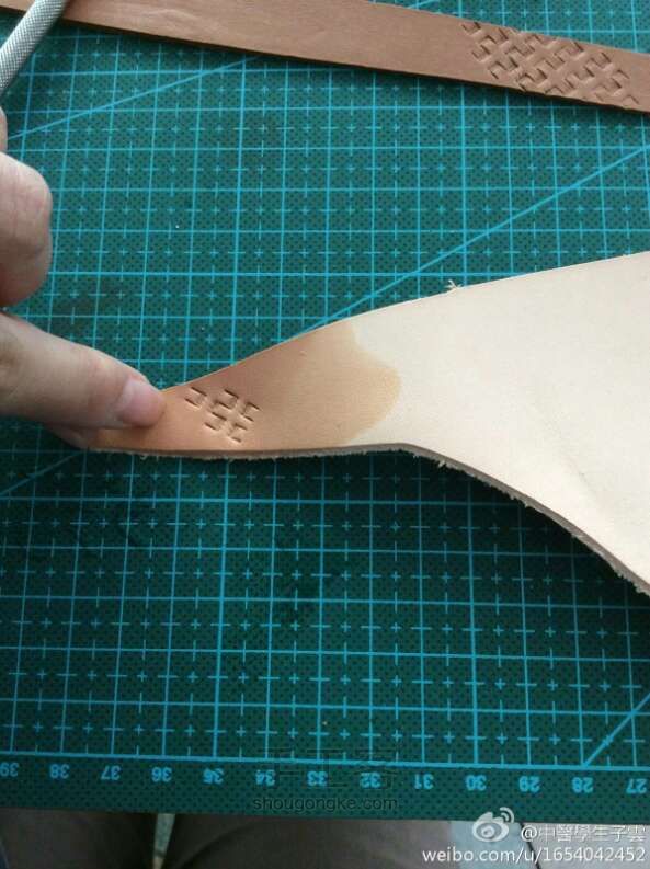 簡易皮革雕花手環DIY教程 第4步