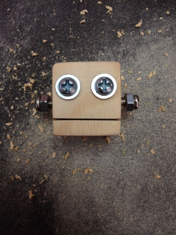 萌版机器人——谁都可以做的木头玩具 第10步