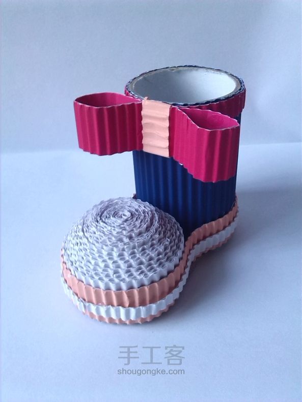 【纸手工】瓦楞纸小靴子造型置物盒制作教程 第18步
