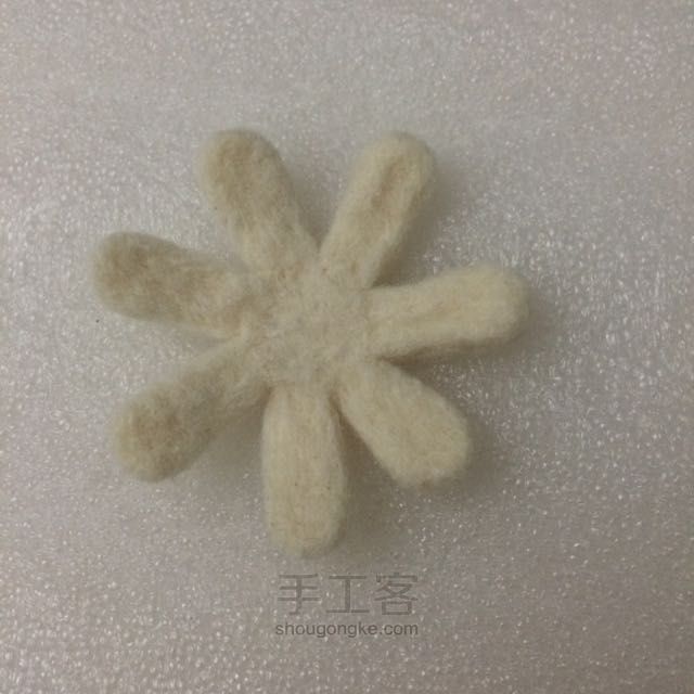 DIY手工羊毛毡—小清新雏菊胸针🌼 第6步