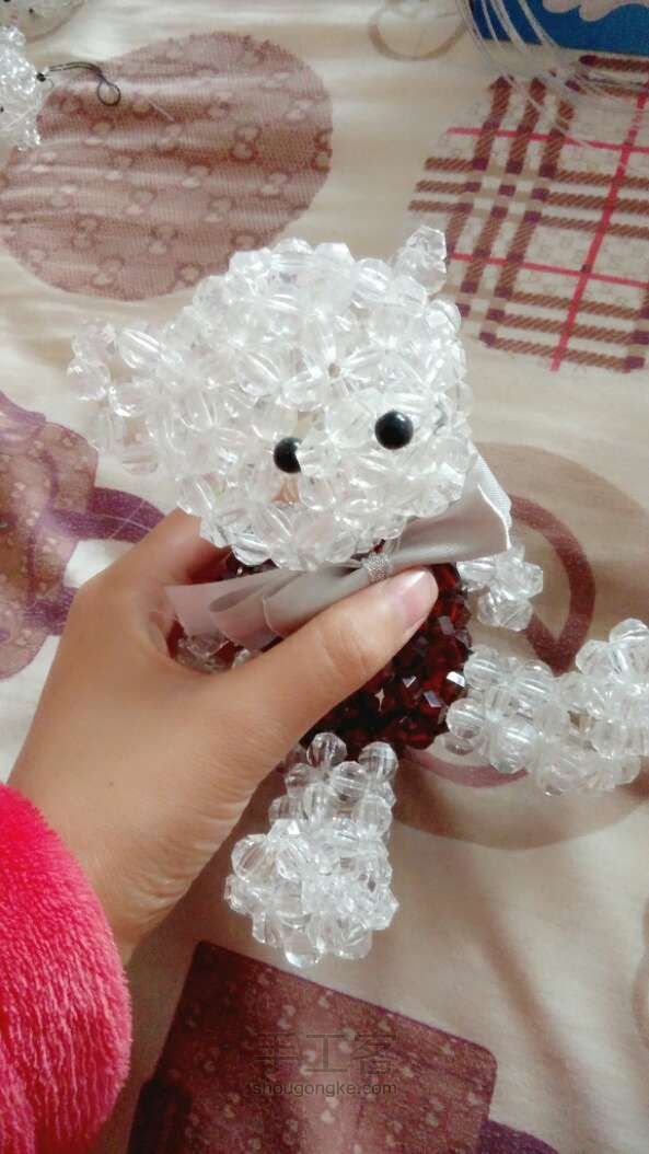 美美的串珠泰迪熊。 第1步